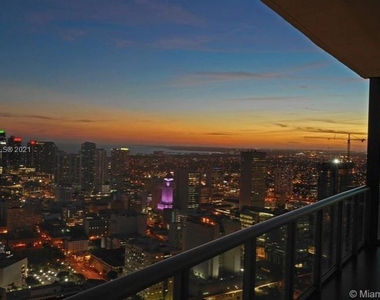 888 Biscayne Blvd - Photo Thumbnail 12