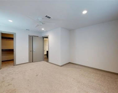 6304 Prospect Avenue - Photo Thumbnail 9