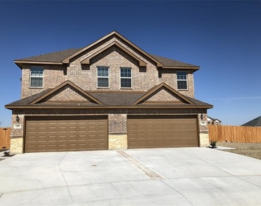 1060 W Sierra Vista Court - Photo Thumbnail 0