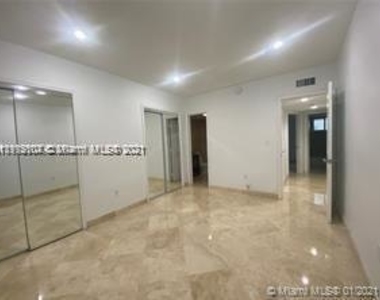 8435 Crespi Blvd - Photo Thumbnail 13