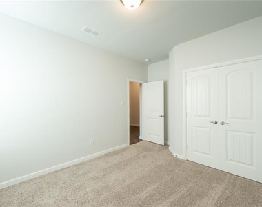 936 Meadows Drive - Photo Thumbnail 11