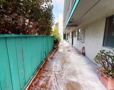 660 Vernon St - Photo Thumbnail 4