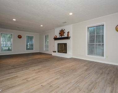 11923 N Blackjack Oak Circle - Photo Thumbnail 12