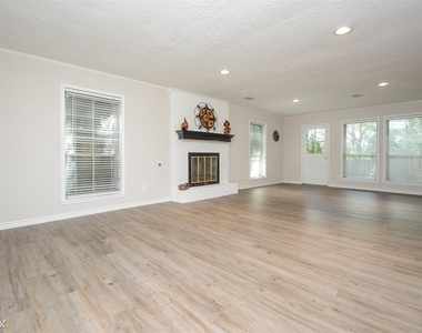 11923 N Blackjack Oak Circle - Photo Thumbnail 11