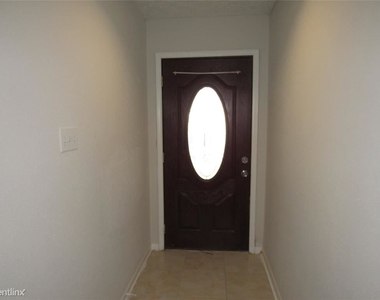 6910 Foxfield Lane - Photo Thumbnail 2