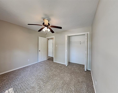 11915 Corkwood Court - Photo Thumbnail 15