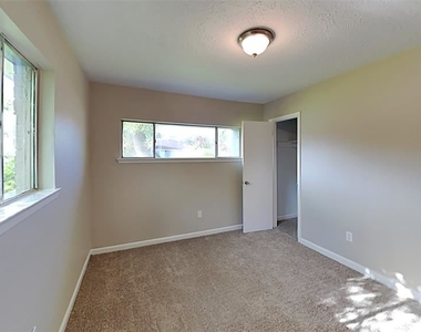 6706 Castleview Lane - Photo Thumbnail 13