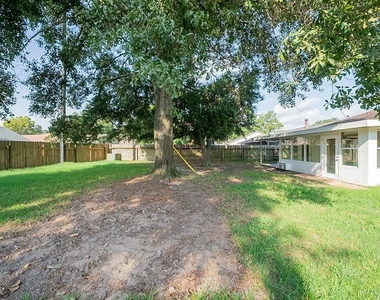 8226 Forest Point Drive - Photo Thumbnail 23