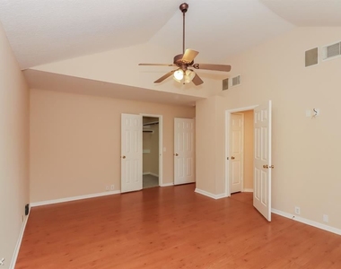 3107 Raintree Village Drive - Photo Thumbnail 16