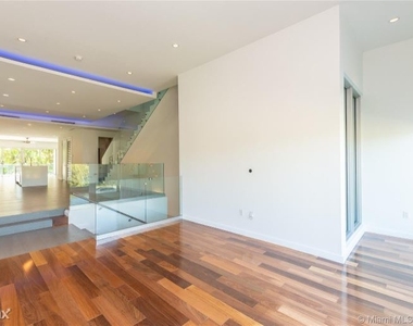 2270 Sw 16th Ave #2270 - Photo Thumbnail 12