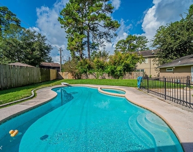 4123 Cypress Lake Drive - Photo Thumbnail 4