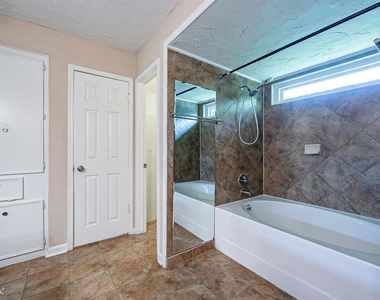 4123 Cypress Lake Drive - Photo Thumbnail 30