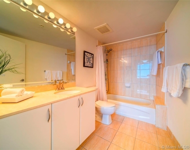 1750 N Bayshore Dr Apt 5101 - Photo Thumbnail 11