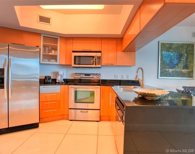 1750 N Bayshore Dr Apt 5101 - Photo Thumbnail 2