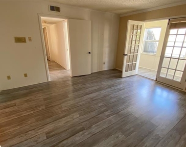 8560 Park Lane - Photo Thumbnail 3