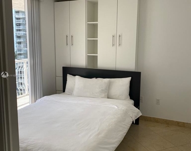 1200 Brickell Bay Dr Apt 2323 - Photo Thumbnail 3