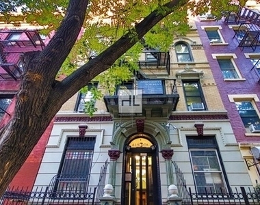 East 9th Street - Photo Thumbnail 4