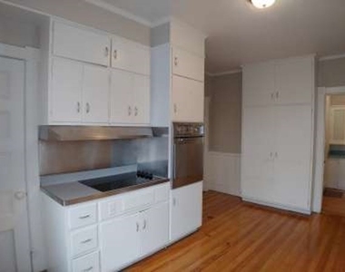 121 Pleasant St - Photo Thumbnail 4