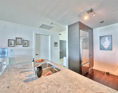 900 Biscayne Bl - Photo Thumbnail 3