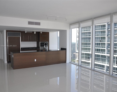 475 Brickell Ave - Photo Thumbnail 1