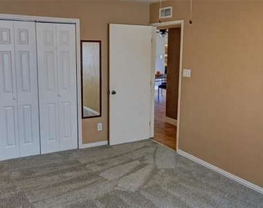 1211 Crestwood Court - Photo Thumbnail 13