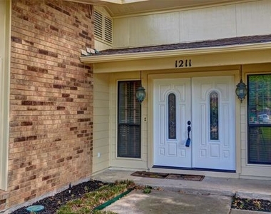 1211 Crestwood Court - Photo Thumbnail 2