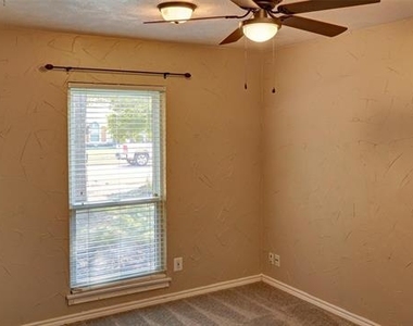 1211 Crestwood Court - Photo Thumbnail 14