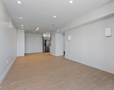 11837 Mayfield Ave Apt 104 - Photo Thumbnail 3