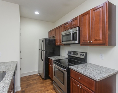 699 W Berks St Unit B - Photo Thumbnail 7