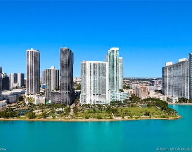 1800 N Bayshore Dr Apt 1005 - Photo Thumbnail 2