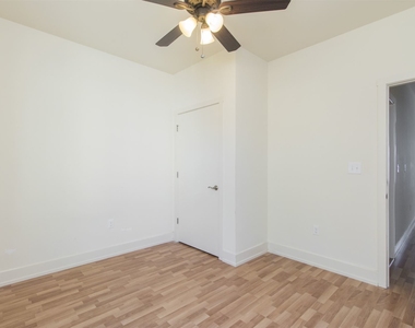 1505 Master St Unit 2 - Photo Thumbnail 2