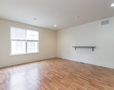 1505 Master St Unit 1 - Photo Thumbnail 14