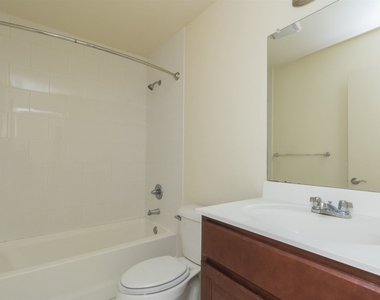 1513 Master St Unit 2 - Photo Thumbnail 3