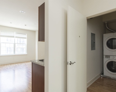 1501 Master St Unit 3 - Photo Thumbnail 6