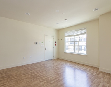 1501 Master St Unit 3 - Photo Thumbnail 8