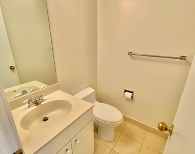 1099 22nd Street Nw #309 - Photo Thumbnail 10