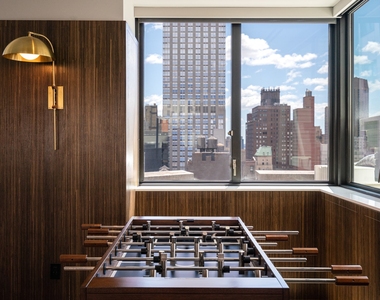 70 West 37th Street - Photo Thumbnail 9