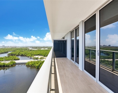 16385 Biscayne Blvd - Photo Thumbnail 3