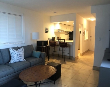 1255 Collins Ave - Photo Thumbnail 4