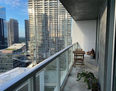 500 Brickell Ave - Photo Thumbnail 17