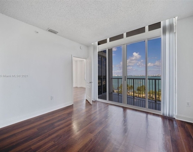 1756 N Bayshore Dr - Photo Thumbnail 14