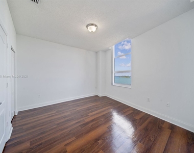 1756 N Bayshore Dr - Photo Thumbnail 25