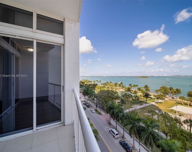 1756 N Bayshore Dr - Photo Thumbnail 20