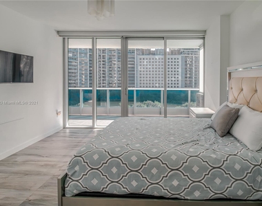 200 Biscayne Boulevard Way - Photo Thumbnail 16