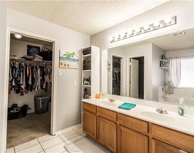 5051 Stagecoach Way - Photo Thumbnail 15