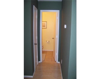 2902 Lake Vista Drive - Photo Thumbnail 9