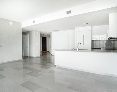 88 Sw 7th St Apt 1202 - Photo Thumbnail 8