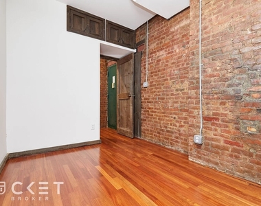 413 East 13th Street - Photo Thumbnail 7