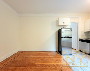 25-21 31st Ave - Photo Thumbnail 3