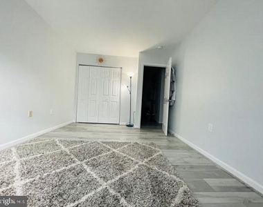 8622 Village Square Drive - Photo Thumbnail 21